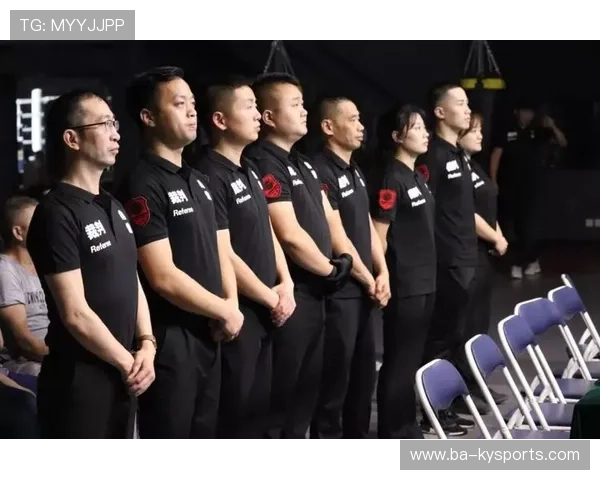 国际拳击裁判在执法中结合医学咨询与视频复核提升判罚准确度，国际拳击规则